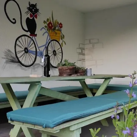 Vikendica Montenegrinabih, Petrovici, Istocno