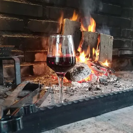 Vikendica Montenegrinabih, Petrovici, Istocno *