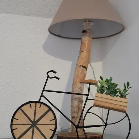 Montenegrinabih, Petrovici, Istocno Vikendica Sarajevo