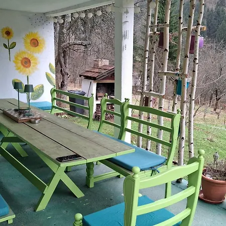 Vikendica Montenegrinabih, Petrovici, Istocno *